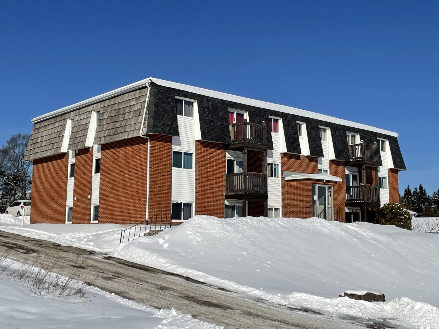 100 Inverness Place Whitehall Apartments