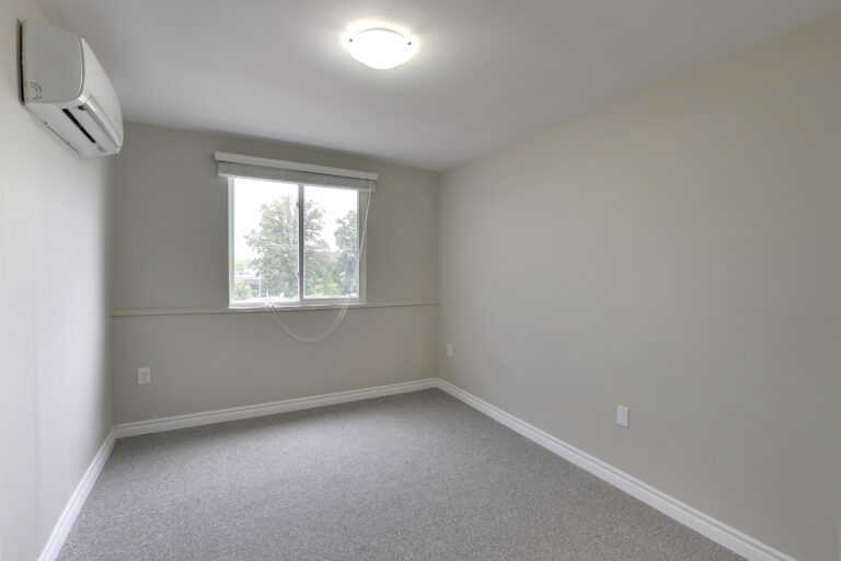 13 Lansdowne Avenue North 16 768x512