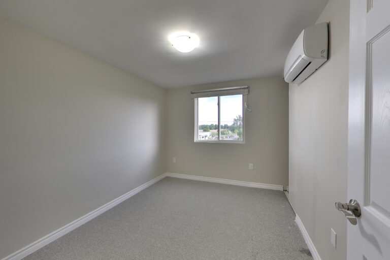 13 Lansdowne Avenue North 18 768x512