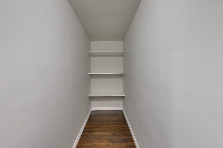 13 Lansdowne Avenue North 19 768x512