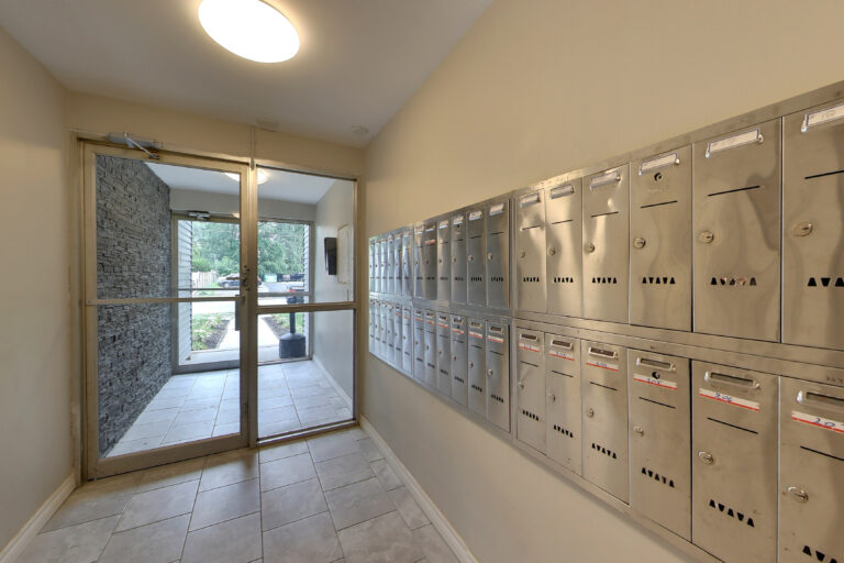 13 Lansdowne Avenue North 7 768x512