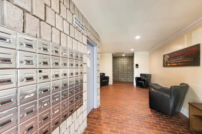 152 Thorold Road DeanHoltzPhotography 20 768x512