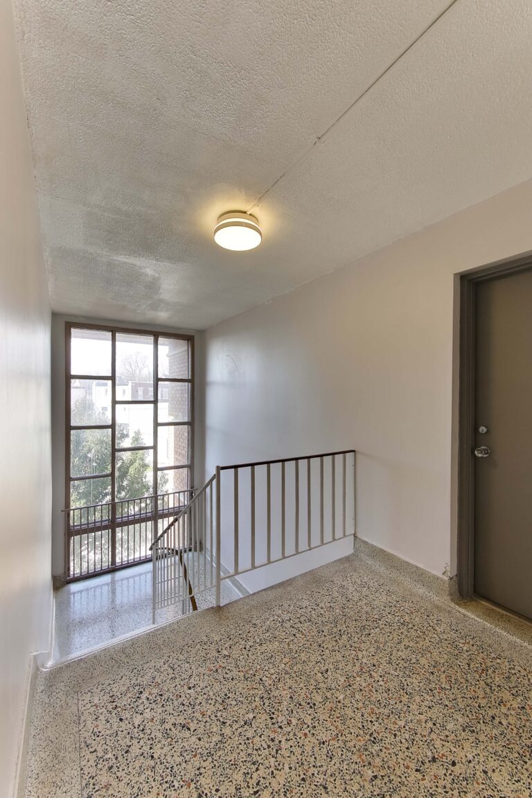 21 Stirling Avenue South DeanHoltzPhotography 11 768x1152