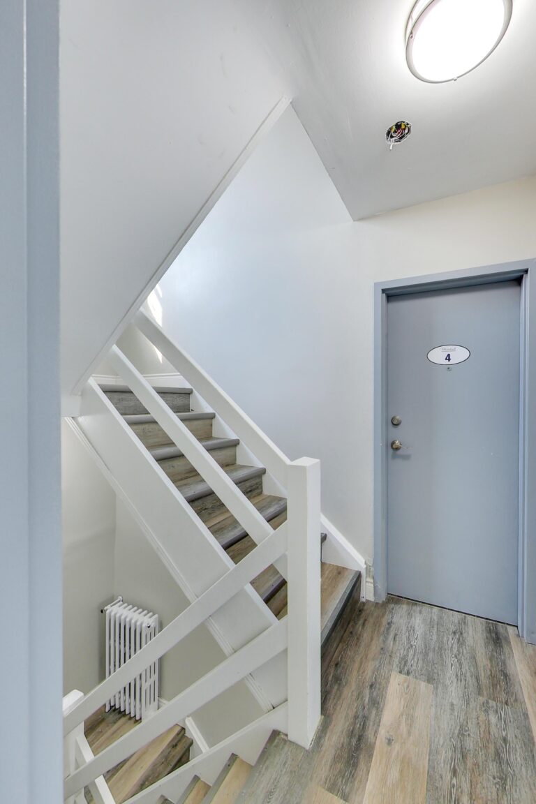 367 369 Howey Drive DeanHoltzPhotography 24 768x1152
