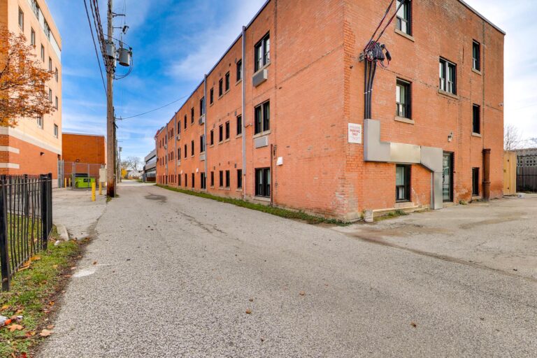 444 Park Street West DeanHoltzPhotography 23 768x512