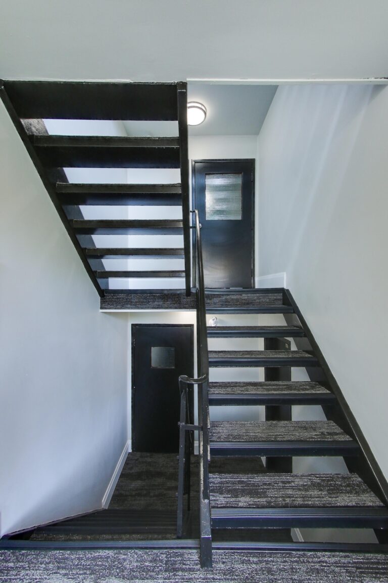 61 Ballantyne Avenue DeanHoltzPhotography 11 768x1152