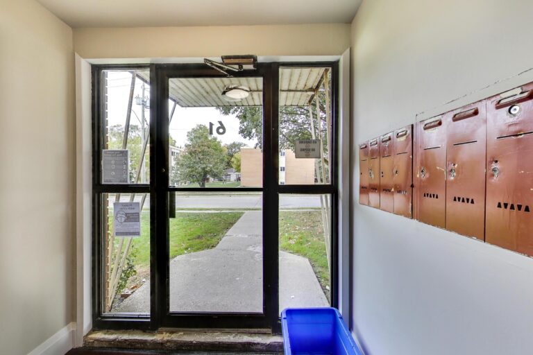 61 Ballantyne Avenue DeanHoltzPhotography 12 768x512