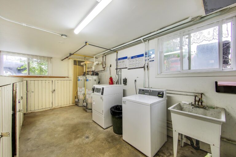 61 Ballantyne Avenue DeanHoltzPhotography 13 768x512