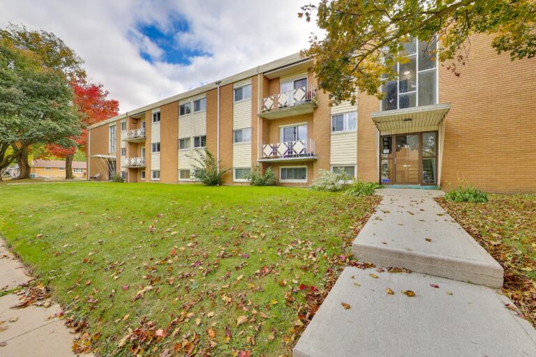 61 Ballantyne Avenue DeanHoltzPhotography 3 768x512