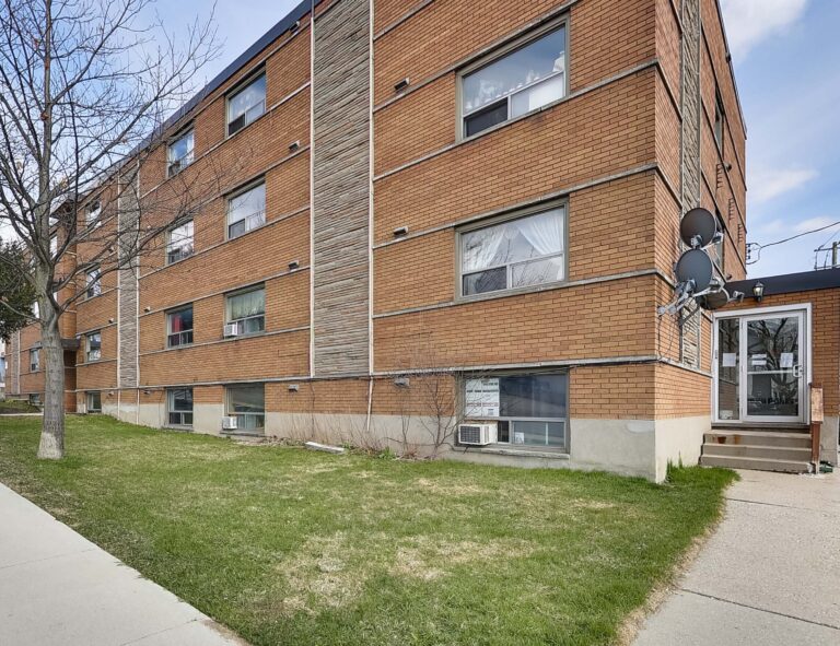 21 Stirling Avenue South DeanHoltzPhotography 4 copy 768x591